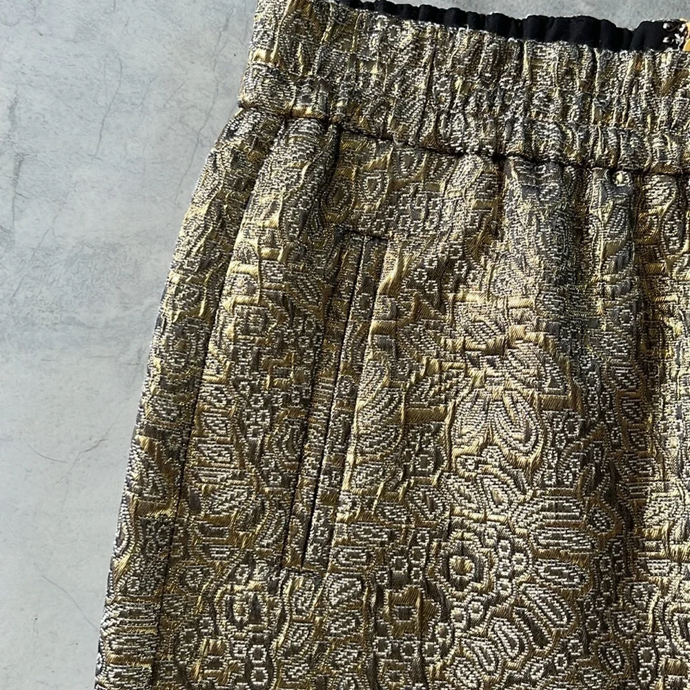 Loft Gold metallic mini skirt  elastic waist. Front welt style pockets EUC Sz SP